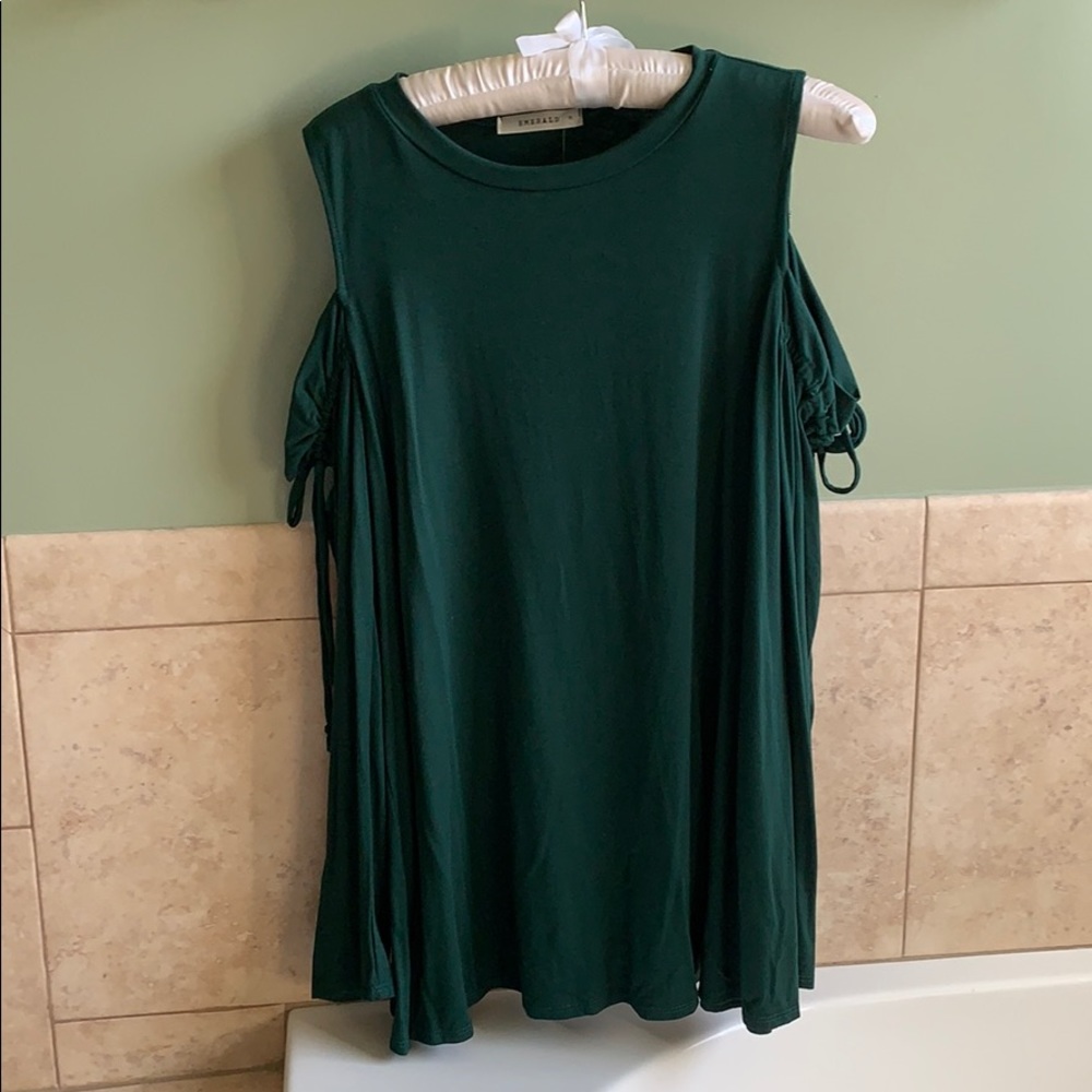Cold shoulder long sleeved top